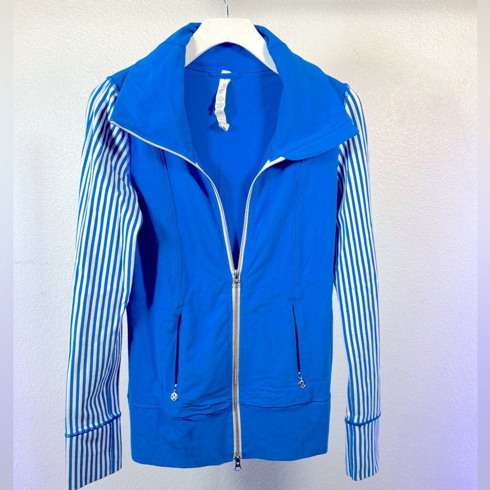 Lululemon size 4 jacket in great used condition